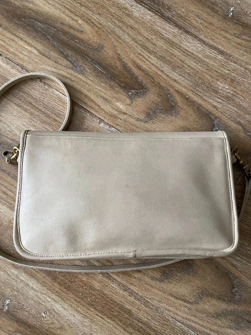 Coach Vintage Turnlock Shoulder Bag in Bone - Picture 6 of 16